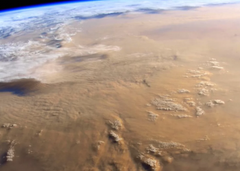 Песчаную бурю в пустыне Сахара сфотографировал астронавт с борта Международной космической станции