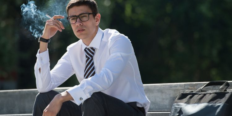 Западные учёные выявили взаимосвязь между курением и семейным положением