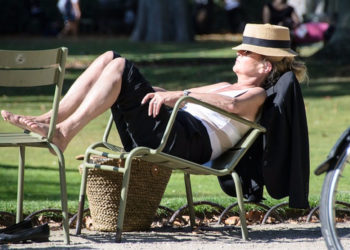 Хотите лучше спать? Проводите время с друзьями и семьей