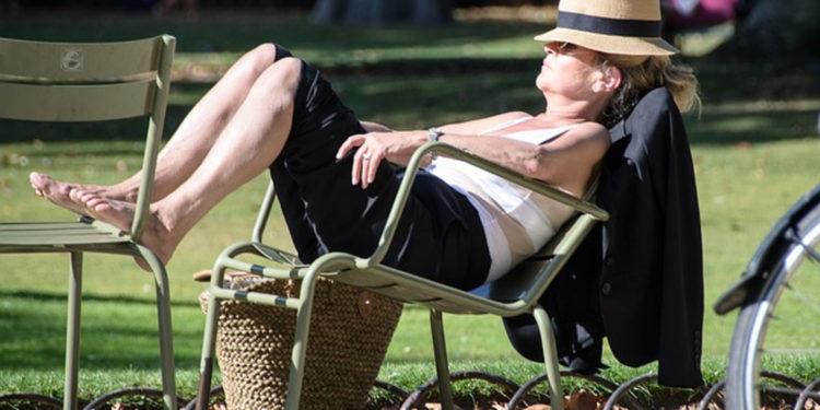 Хотите лучше спать? Проводите время с друзьями и семьей