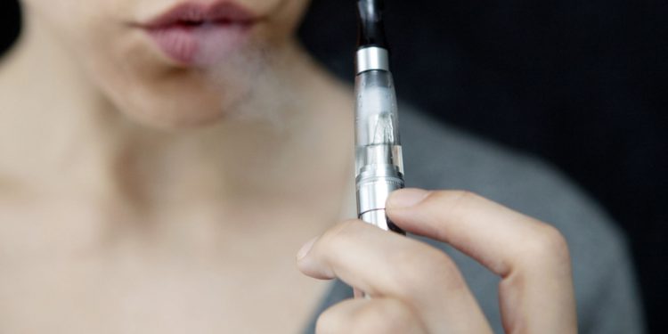 ВОЗ выступает против рекламы электронных сигарет