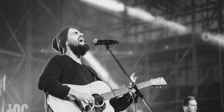 «Главное для нас – приносить изменения через музыку» (интервью с Кареном Карагяном – лидером молодежного прославления церкви «Слово Жизни»)