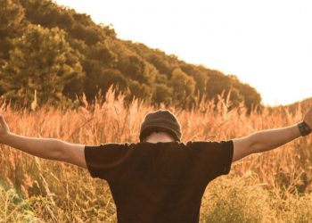 Пастор церкви в США предложил своим прихожанам ударить его ножом для понимания страданий Христа