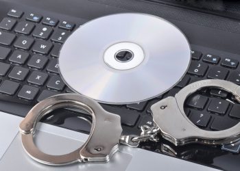 Астахов поддержал введение уголовного наказания за хранение детской порнографии