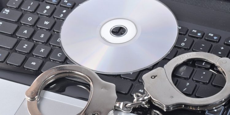 Астахов поддержал введение уголовного наказания за хранение детской порнографии