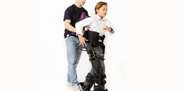 Первый в мире детский лечебный экзоскелет успешно испытан в России