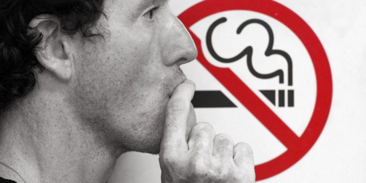 ВЦИОМ: Две трети российских курильщиков игнорируют новый антитабачный закон