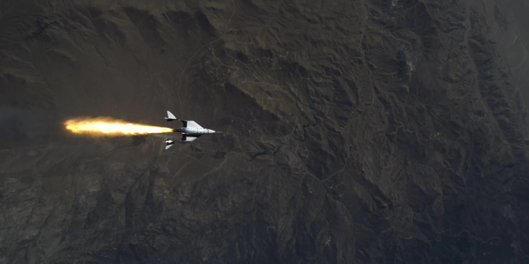 Частный космический корабль компании Virgin Galactic выпустил «огненный хвост»