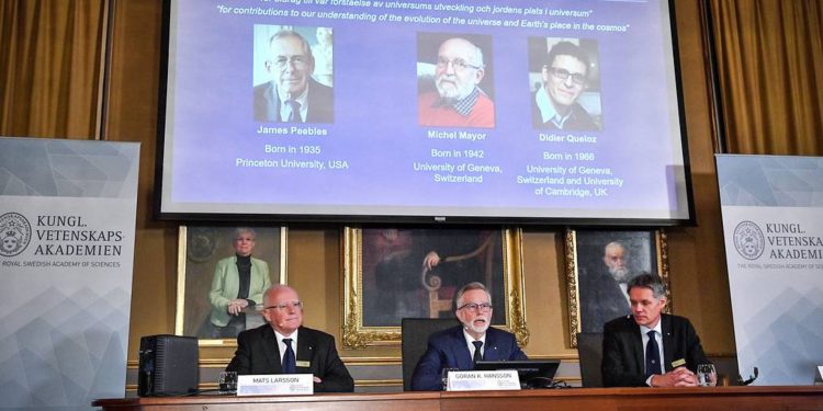 Нобелевские лауреаты по физике 2019 расширили понимание прошлого и настоящего Вселенной