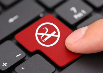 В России уменьшилось число курильщиков и производство сигарет