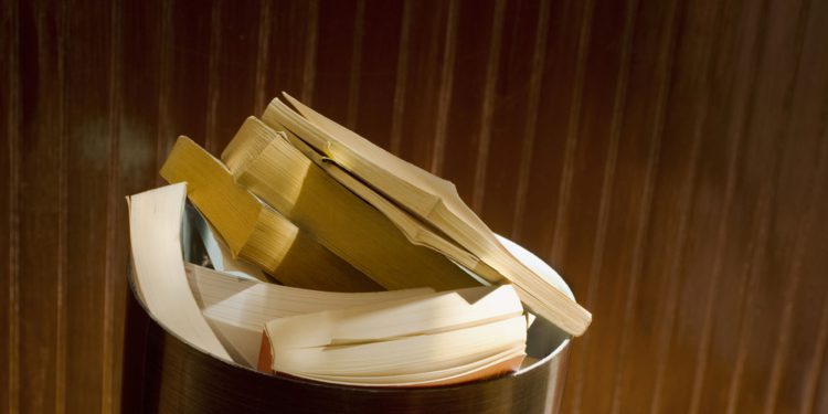 Опрос ВЦИОМ: россияне перестают читать книги