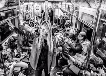 17 самых раздражающих привычек пассажиров метро