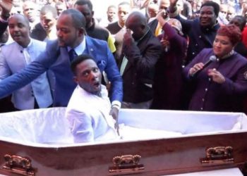 Лжепророк в ЮАР «воскресил» мертвого человека