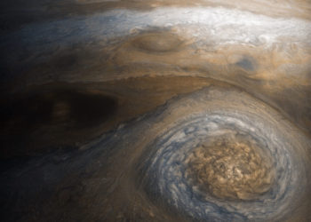 НАСА опубликовало новый снимок гигантского антициклона на Юпитере
