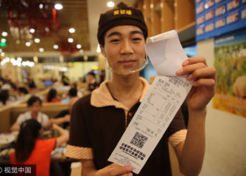 Честные клиенты ресторанов в Китае возвращаются после землетрясения, чтобы оплатить несостоявшийся ужин