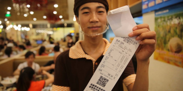 Честные клиенты ресторанов в Китае возвращаются после землетрясения, чтобы оплатить несостоявшийся ужин