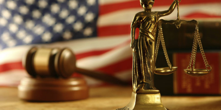 Суд наложил национальный запрет на трансгендерную политику Обамы