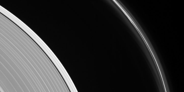 Спутник-пастух кольца F Сатурна попал в объектив камеры зонда «Кассини»
