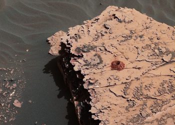 Марсоход Curiosity просверлил новую дырку в Марсе
