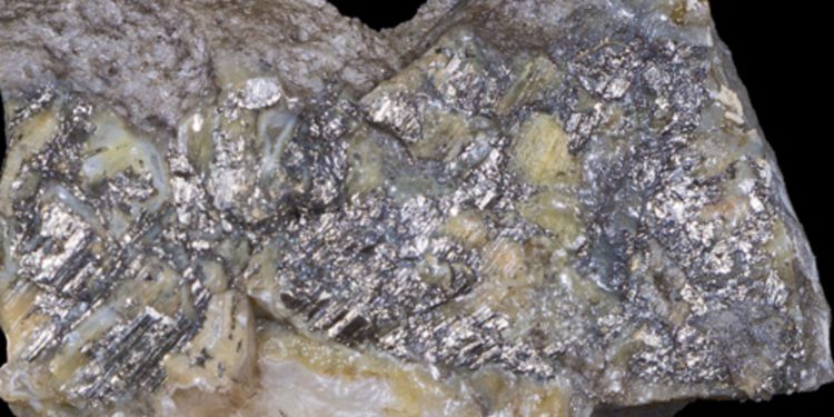 Международная группа ученых разгадала загадку структуры таинственного «золотого» минерала