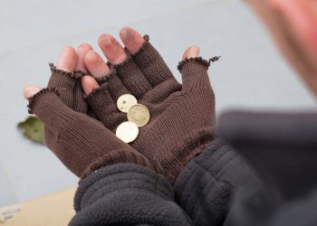 Левада-центр: Большинство россиян считают правильным делом помощь «людям улиц»