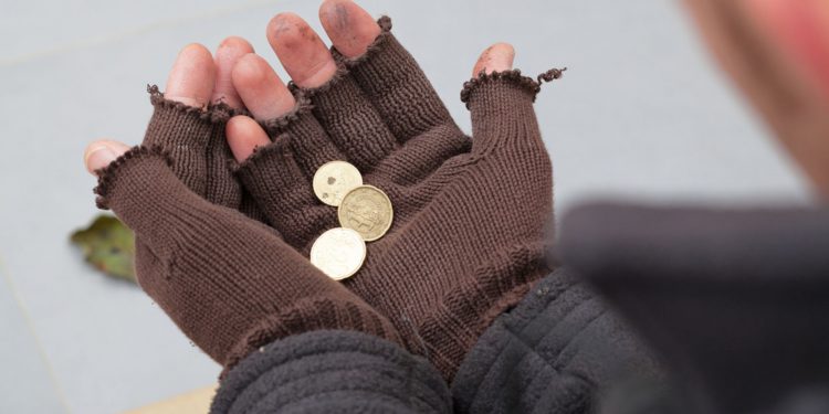 Левада-центр: Большинство россиян считают правильным делом помощь «людям улиц»