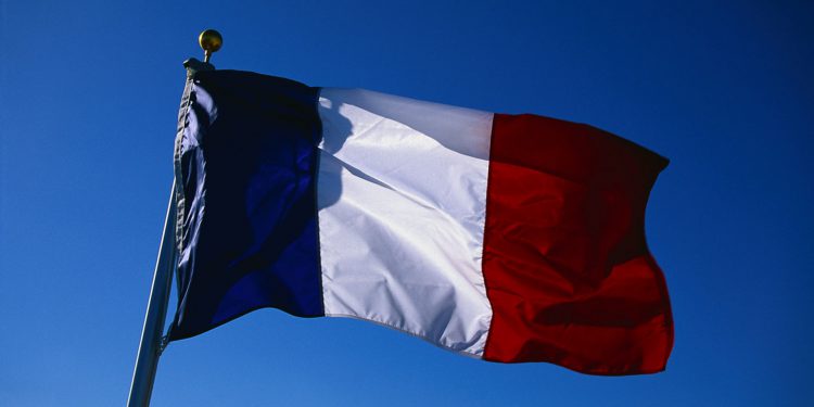 Новый закон Франции упростил аборты, школьную контрацепцию и обязательное донорство