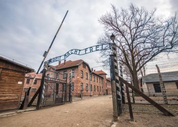 «Доктор Смерть» отправился в тур по Аушвицу