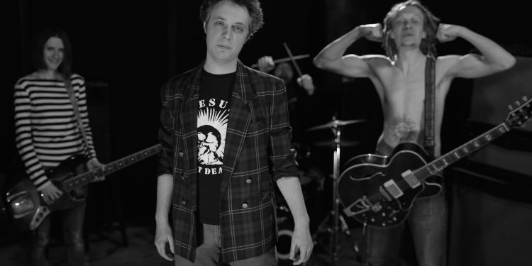 «Церковью на сцене были мы» (Интервью с лидером панк-группы «Водолечебница» Стасом Кожевниковым)