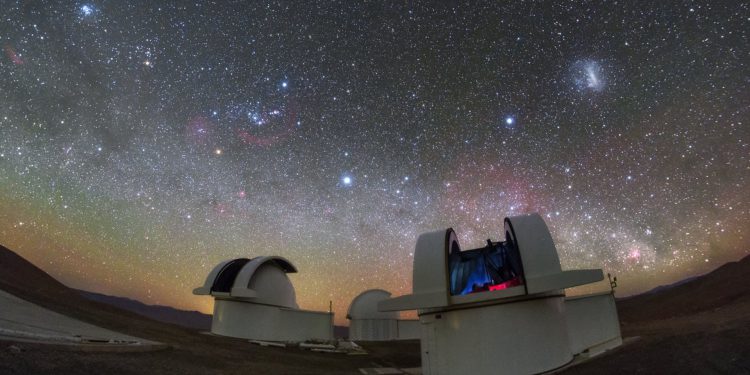 Четыре телескопа для поиска инопланетян начали наблюдения в Чили