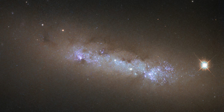 НАСА опубликовало изображение далекой галактики в рамках создания нового атласа «Хаббла»