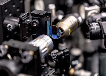 Ученые создали супер-быстрый транзистор, работающий при комнатной температуре