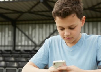 Ленинградские законодатели предложили выгнать детей из соцсетей