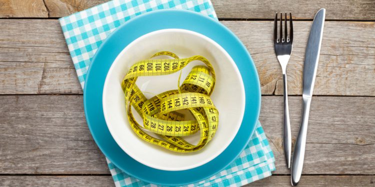 Увлечение диетами в юном возрасте чревато серьезными проблемами для женщин