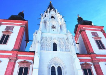 Цыгане-паломники традиционно пришли в Австрию для поклонения Деве Марии