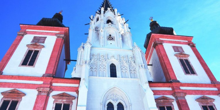 Цыгане-паломники традиционно пришли в Австрию для поклонения Деве Марии