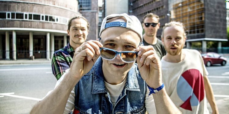 «Вокруг шум, пусть так — не кипишуй…» (Каста — Лучшие песни, 2014)