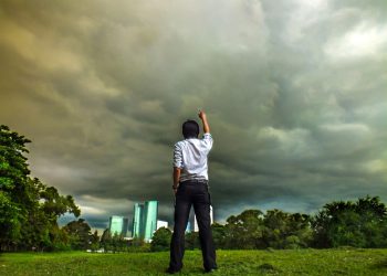 Атеистов не бывает в окопах под огнем и в других местах тоже