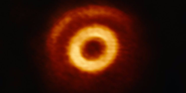 Астрофизики получили уникальное высококачественное изображение молодой звезды