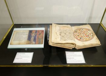 Впервые в России выставлены уникальные рукописные и первопечатные тексты Библии 