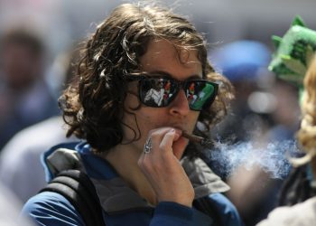 Жители Вашингтона проголосовали за декриминализацию курения марихуаны