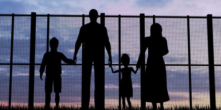 США не должны принимать беженцев — опрос среди прихожан американских евангельских церквей