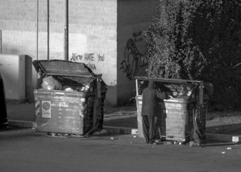 Анализ американского ученого: почему бедность — это не личный выбор, а отражение общества