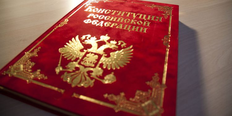 Традиционное понятие брака предложили закрепить в российской конституции