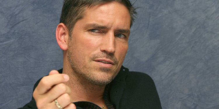 Джим Кэвизел призвал студентов отстраниться от «извращенного поколения» и «быть святыми»