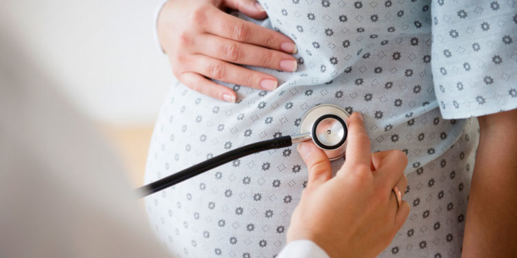 Британским врачам приказали заменить «будущих мам» на «беременных людей»