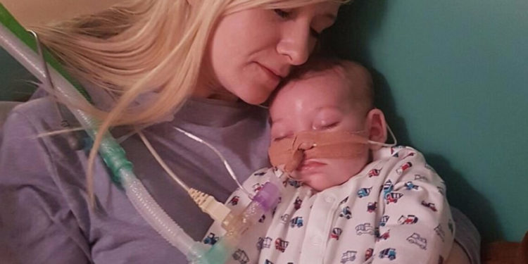 Маленький Чарли умер в лондонской больнице