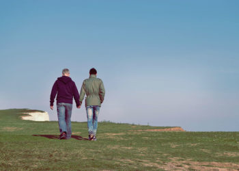 Латвия проголосовала против признания однополых партнерств