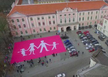 У эстонского парламента прошла массовая акция в защиту традиционной семьи
