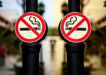 Сенатор Чернышев предлагает расширить действие антитабачного закона в РФ